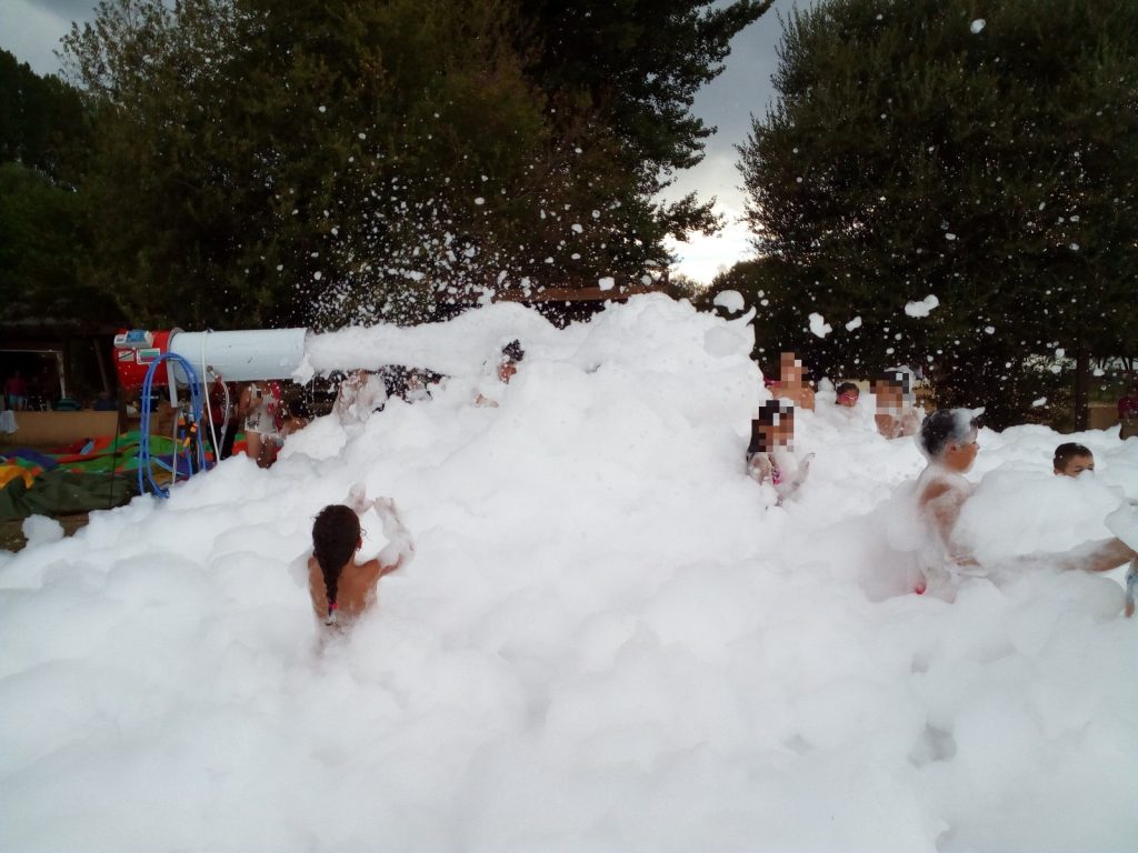 Celebración de cumpleaños en la montaña