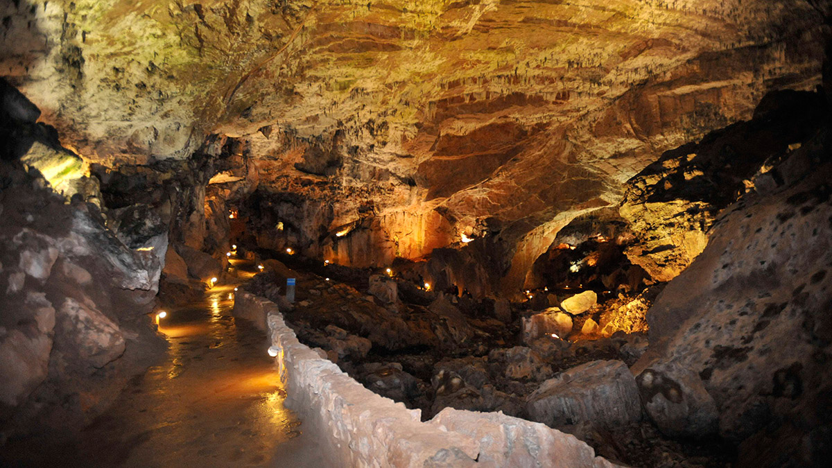 Cueva de Valporquero